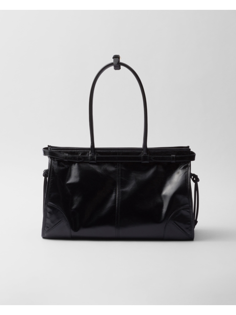 Большая кожаная сумка Prada